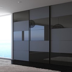 MODELO 3 PUERTAS GRAN FORMATO, DE SUELO A TECHO